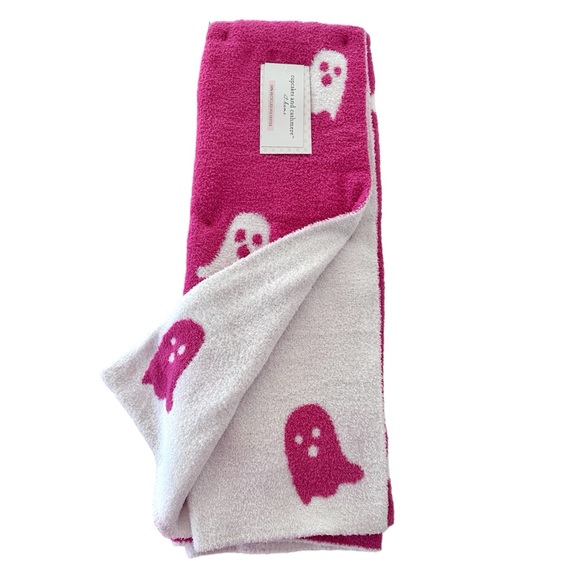👻 NWT Viral pink and white ghost blanket! cupcakes and cashmere - Picture 1 of 4